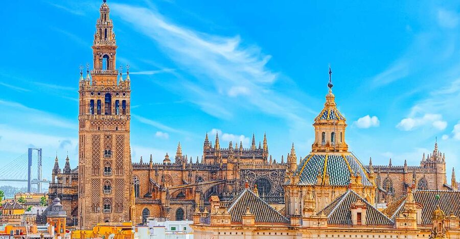 Seville: Cathedral and La Giralda Entry Ticket - The former mosque and the meaning of La Giralda