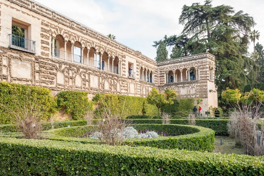 Seville: Cathedral, Giralda & Alcazar Entry With Guided Tour - The Alcazar in one focused hour