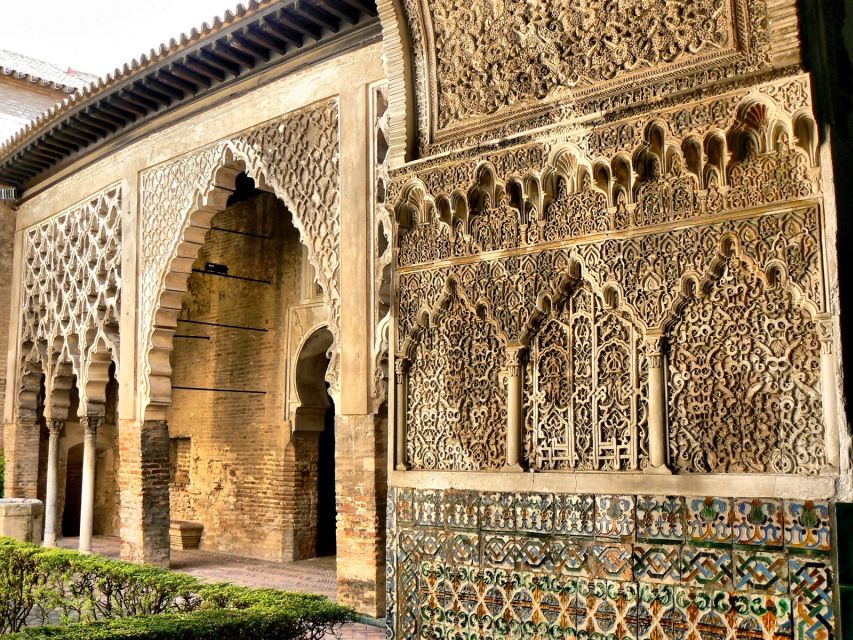 Seville: Cathedral, Giralda & Alcázar Guided Tour - Group size, pace, and the cost of $69