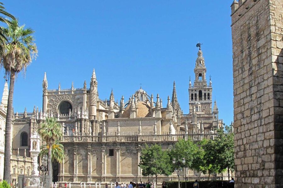 Seville: Cathedral, Giralda & Alcázar Guided Tour - Who should book this tour