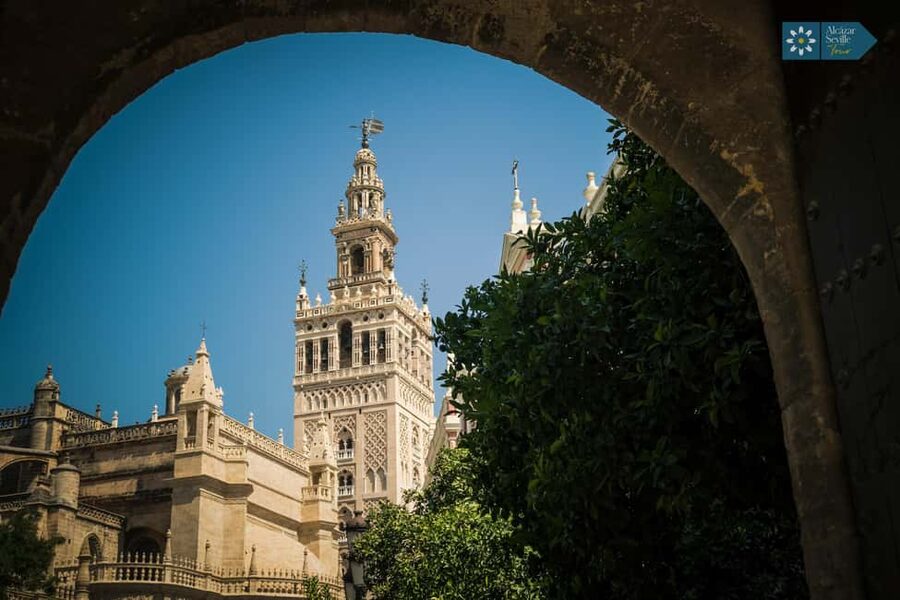 Seville: Cathedral, Giralda, and Royal Alcázar Guided Tour - Practical details that affect your day