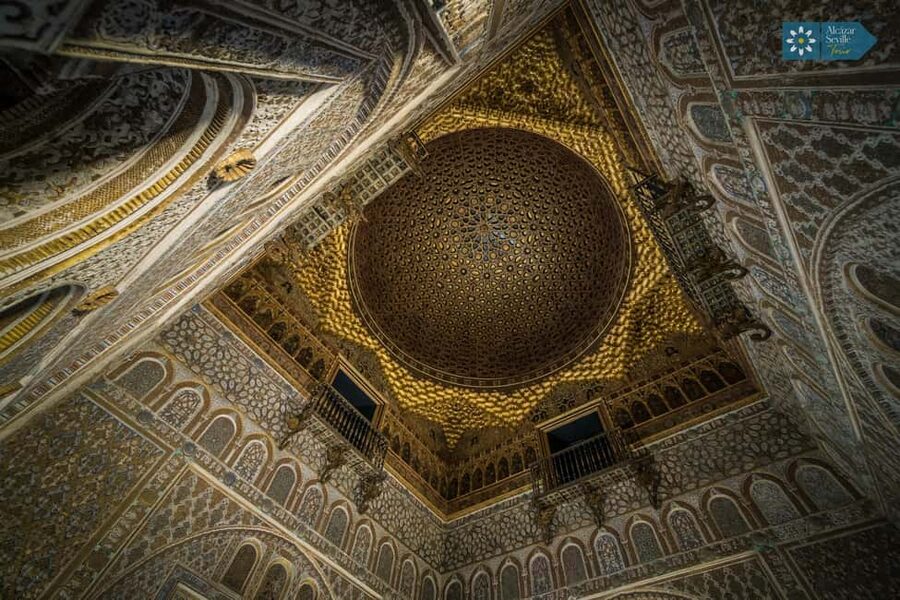 Seville: Cathedral, Giralda, and Royal Alcázar Guided Tour - Seville Cathedral: Gothic scale and layers of worship