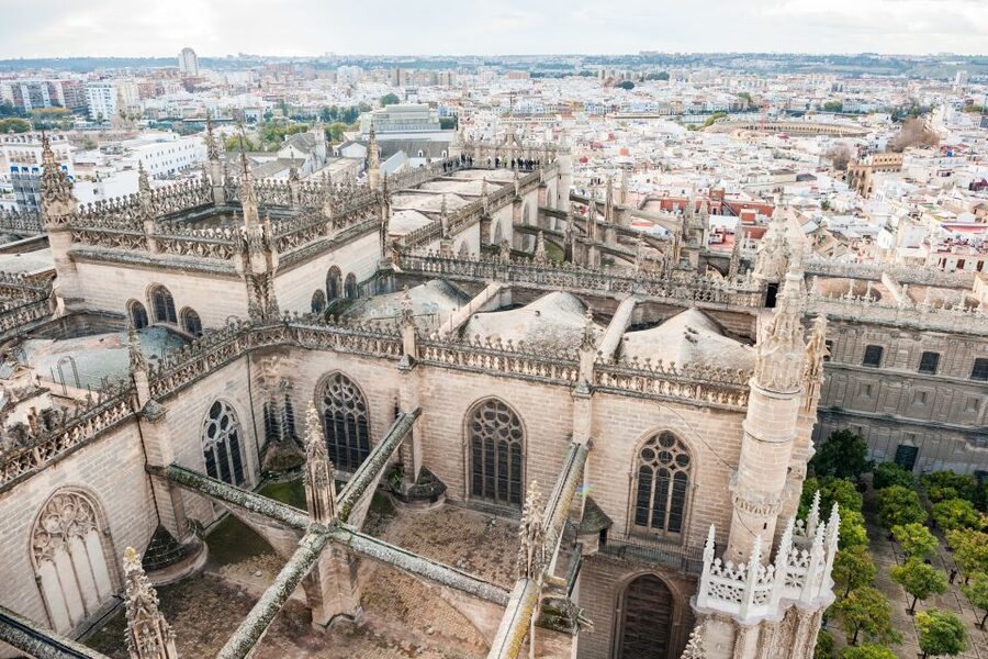 Seville: Cathedral Guided Tour with Priority Access - Climbing the Giralda after the guided hour