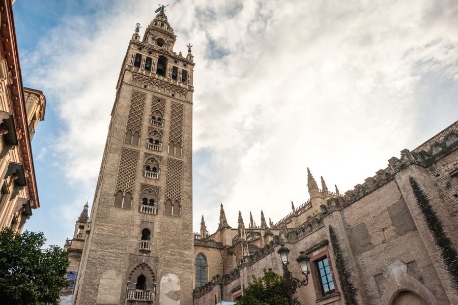 Seville: Cathedral Guided Tour with Priority Access - Timing, crowds, and the best way to plan your visit