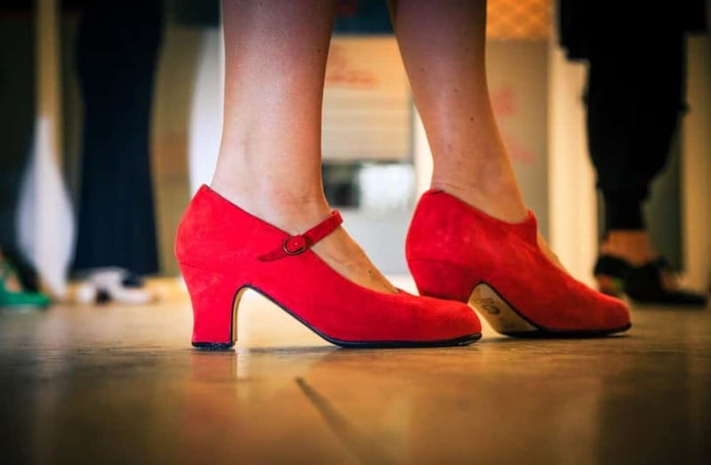 Seville: Flamenco Dance Class with Optional Costume - Key points to know before booking
