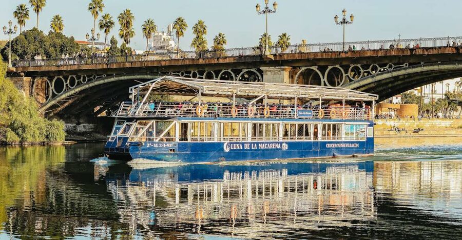 Seville: Guadalquivir River Cruise - The first views from the Guadalquivir