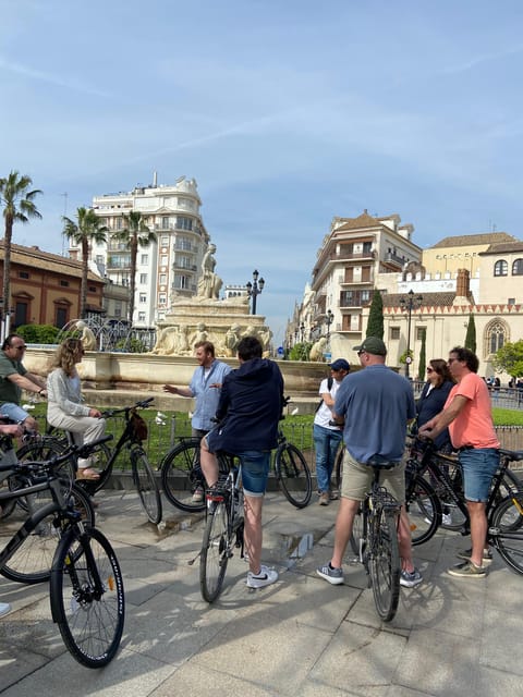 Seville: Highlights City Bike Tour - The Cathedral and Alcázar from the outside