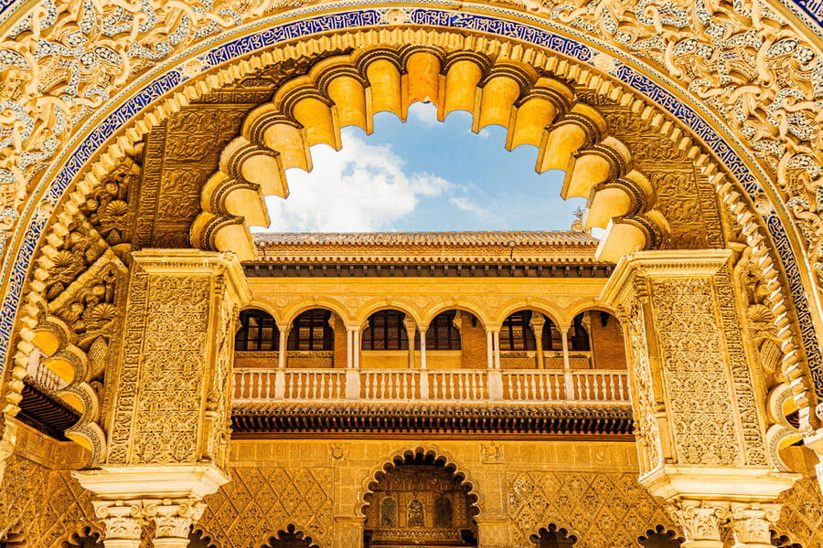Seville: Priority Access Cathedral, Giralda & Alcázar Tour - Climbing the Giralda for Seville views