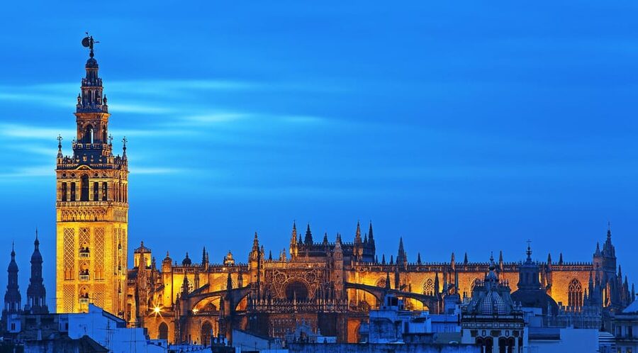 Seville: Priority Access Cathedral & Giralda Tour - Why Seville Cathedral needs a guide