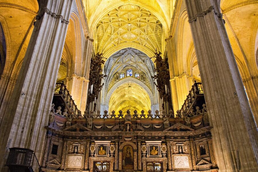 Seville: Priority Access Cathedral & Giralda Tour - Timing, clothing, and practical limits
