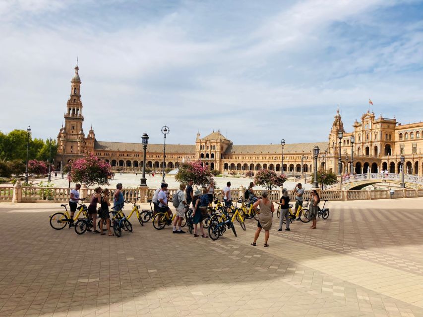 Seville: Relaxing City Bike Tour with a Tour Guide - Orange trees and open gardens at Jardines de Murillo