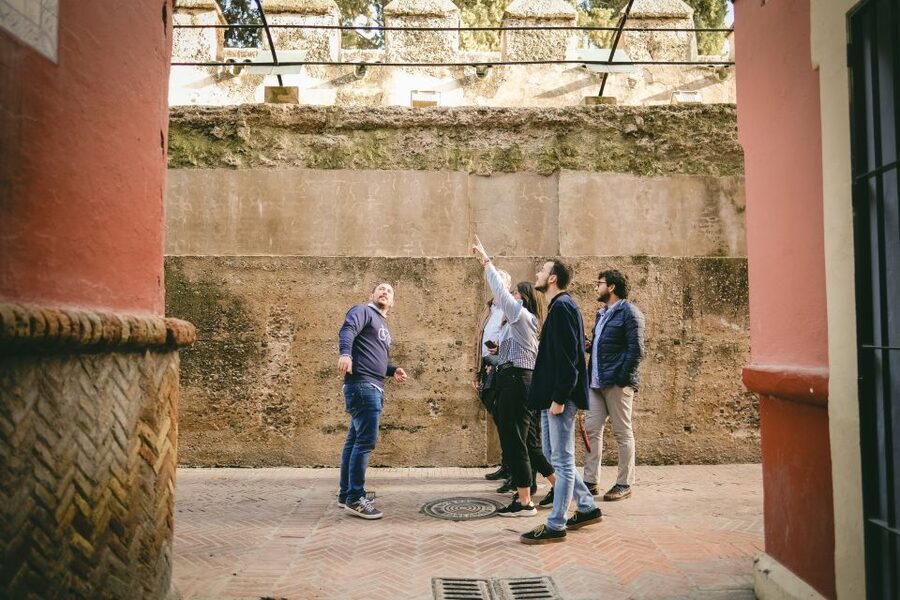 Seville: Small-Group Jewish Quarter Discovery Walking Tour - How the guiding shapes the experience