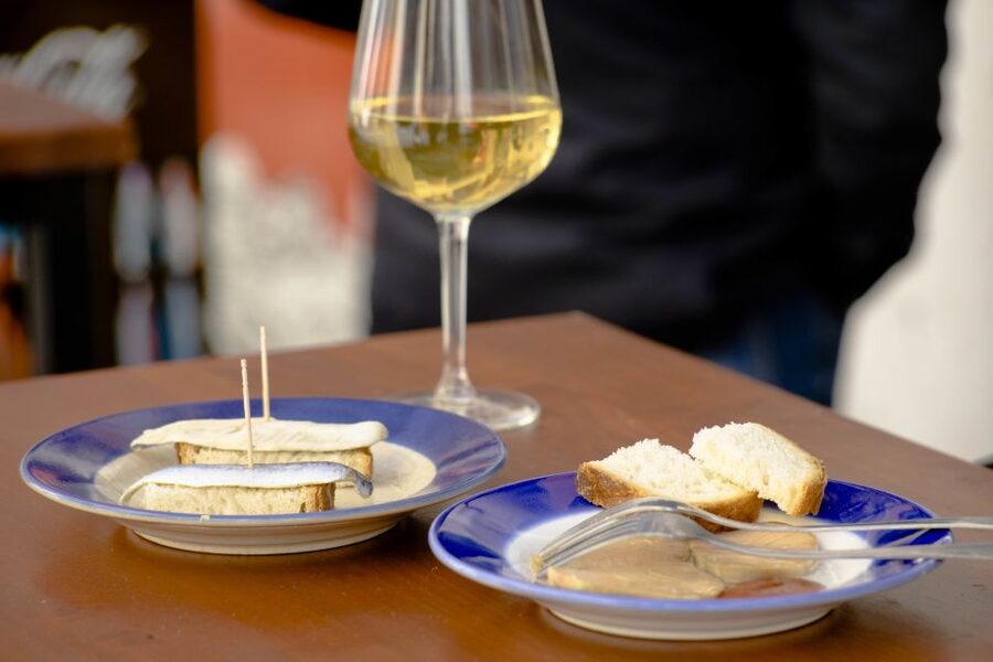 Seville: Tapas Crawl - First stop: wine, tapas, and a useful start