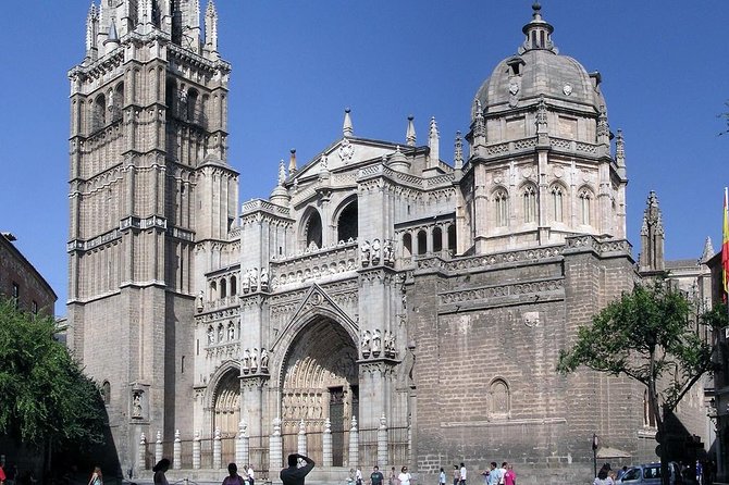 Toledo Tour from Madrid: Cathedral, Synagogue & St. Tome's Church - Entering Toledo through its walls and gates