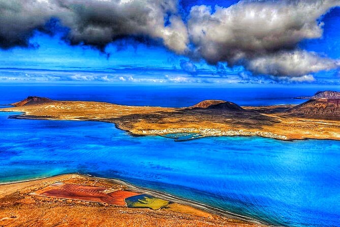 Tour to Timanfaya, Jameos del Agua, Cueva de los Verdes and viewpoint from the cliff - Cueva de los Verdes: the most atmospheric first stop