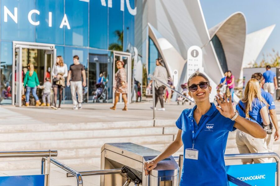 Valencia: Oceanogràfic Entry Ticket - Key points at a glance