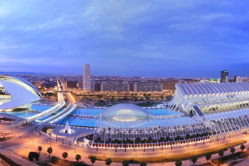 Valencia: Oceanogràfic, Hemisfèric & Science Museum Combo - The City of Arts and Sciences sets the tone