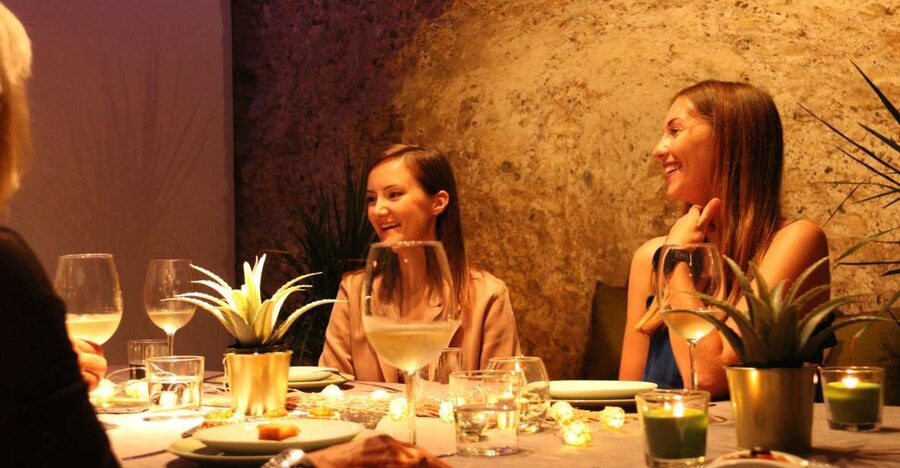 Valencia: Old Town Tour, Wine & Tapas in an 11th c. Monument - A practical blend of Valencia history and dinner