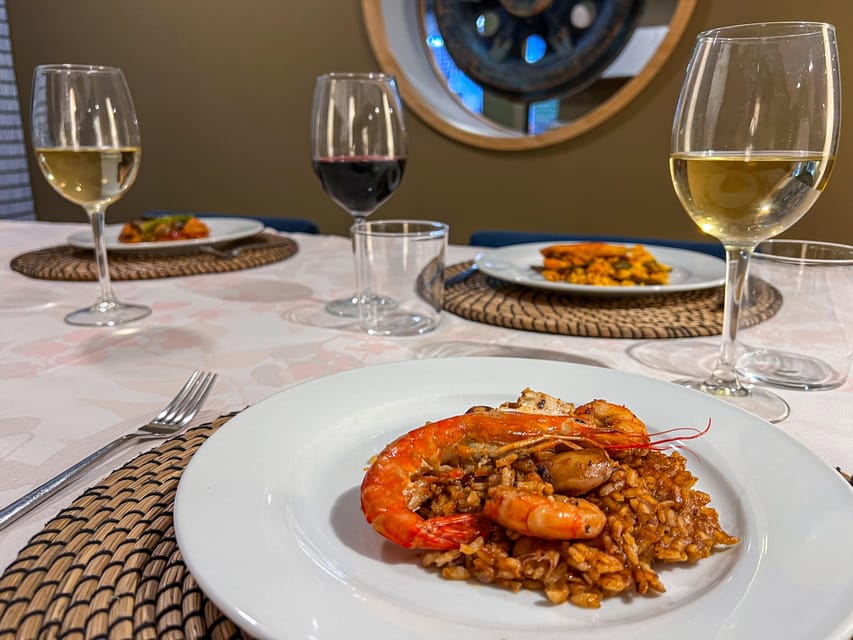 Valencia: Paella Cooking Class with Central Market Tour - Tapas, wine, and the cooking rhythm
