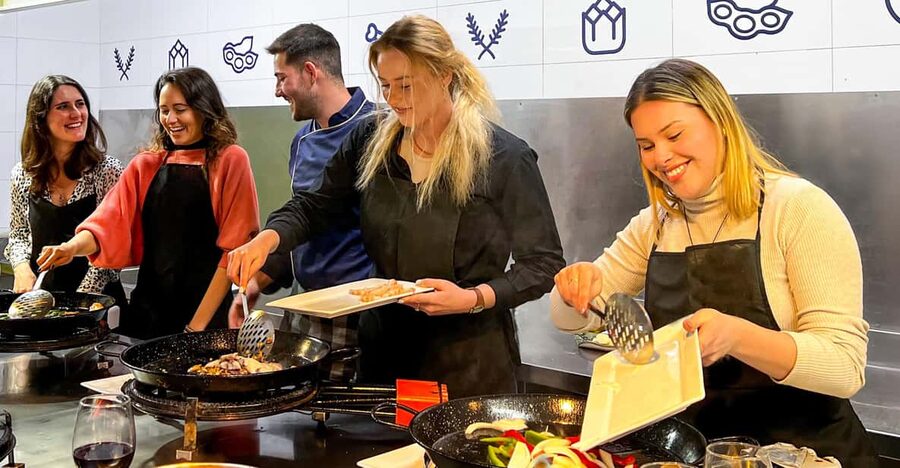 Valencia: Paella Cooking Class with Central Market Tour - Meeting near Plaza de la Virgen