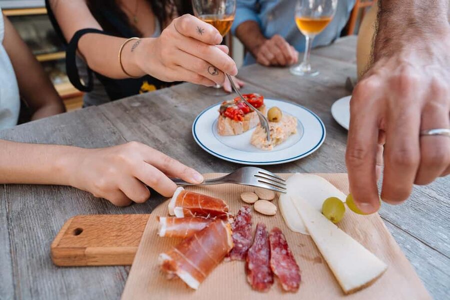 Valencia: Tapas and Drinks Evening Tour - What the $78 price really covers