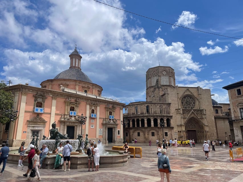 Valencia: Top 25 Highlights Guided Bike Tour - Key points at a glance