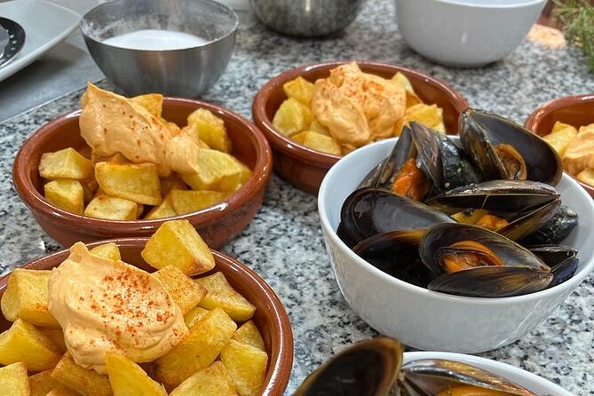 Valencian paella cooking class, tapas and visit to Ruzafa market. - What is included on the table
