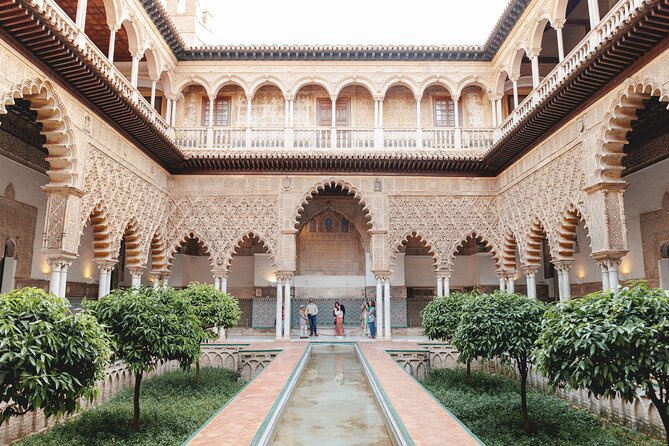VIP Guided Seville Alcazar Pre-Opening, Cathedral & Old Town - The guides make the difference