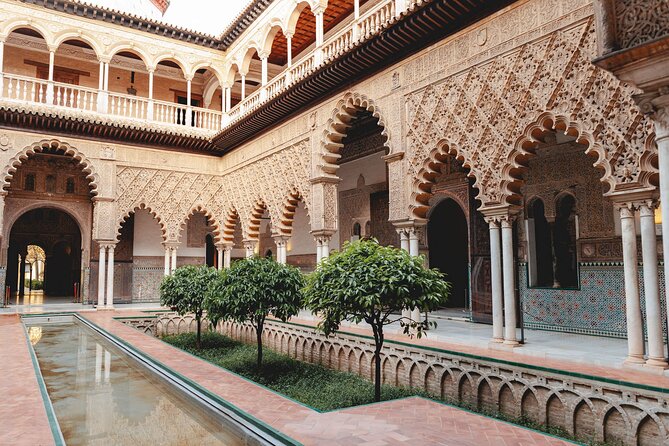 VIP Guided Seville Alcazar Pre-Opening, Cathedral & Old Town - Santa Cruz: a short walk through the old Jewish Quarter