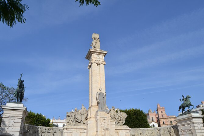 Walking Tour through Cádiz: Stories from the hand of a local guide - A fast introduction to Cádiz from Plaza de España