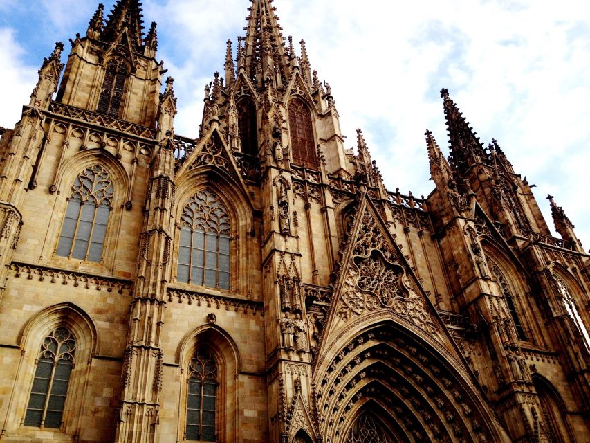 Welcome to Barcelona: Private Tour with a Local - Markets, groceries, and useful food advice