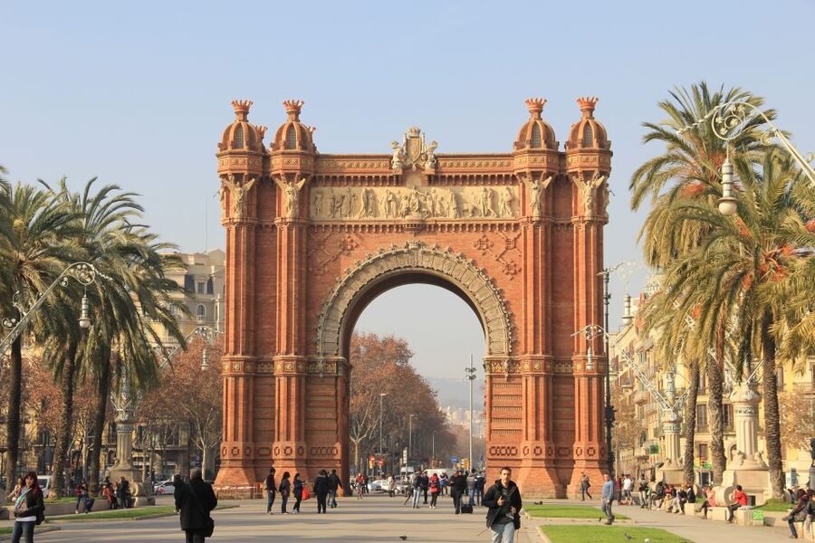 Welcome to Barcelona: Private Tour with a Local - Price, private value, and extra costs